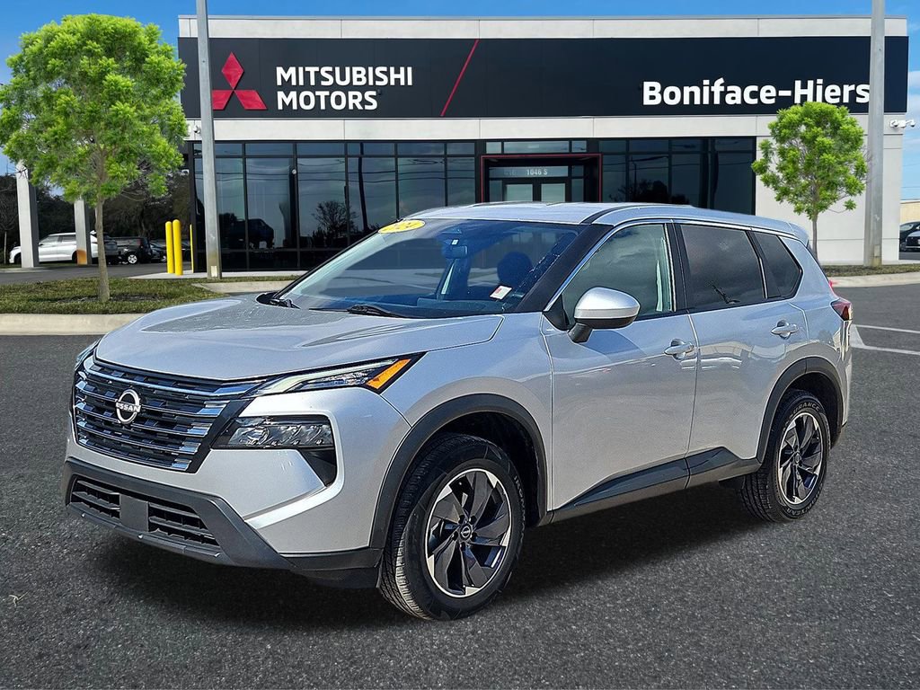 Used 2024 Nissan Rogue SV image 2