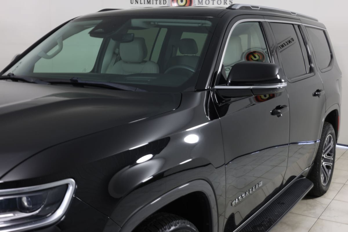Used 2022 Jeep Wagoneer Series III AWD/4WD image 53