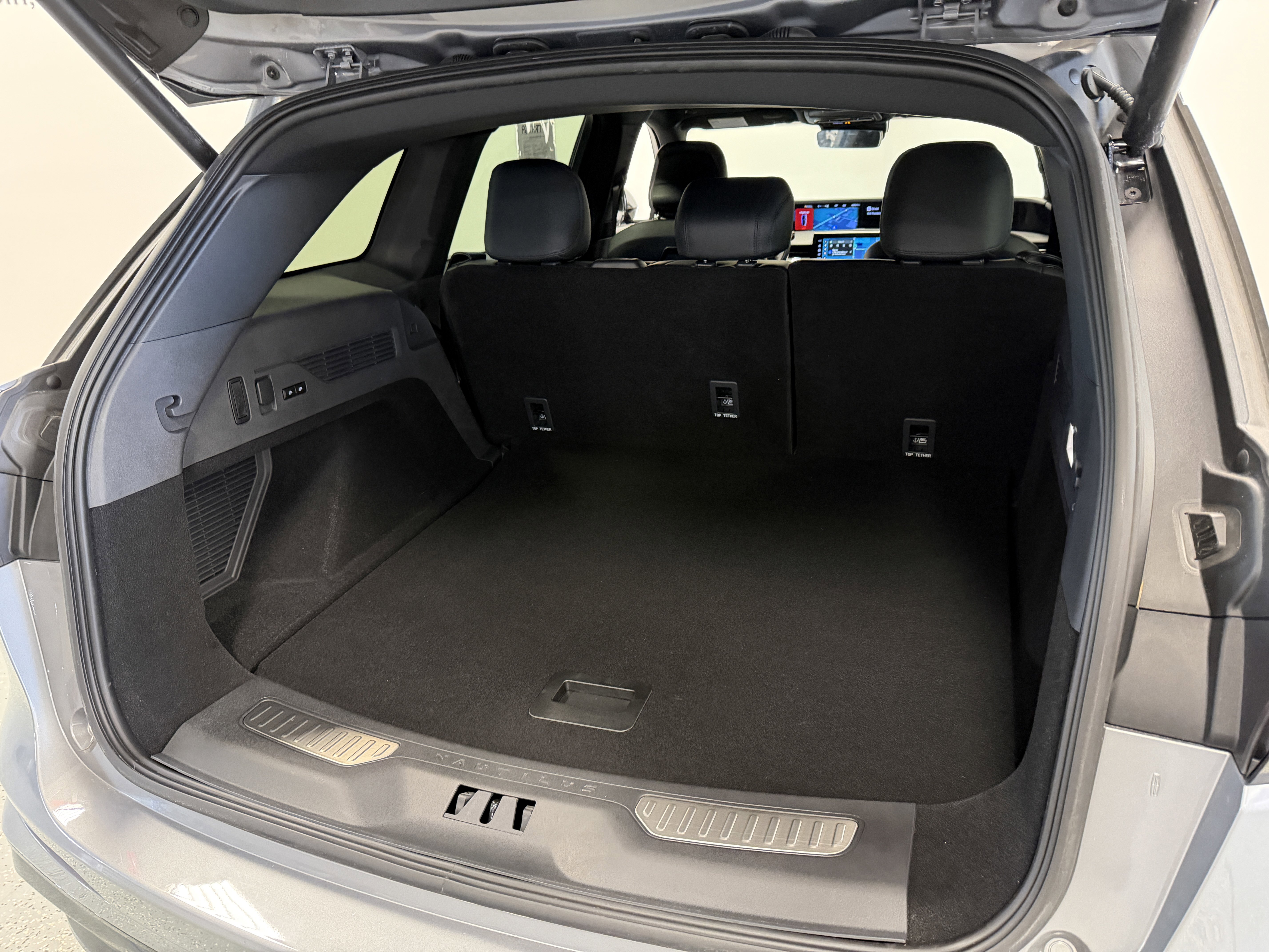 Used 2025 Lincoln Nautilus Premier w/ Equipment Group 102A image 26