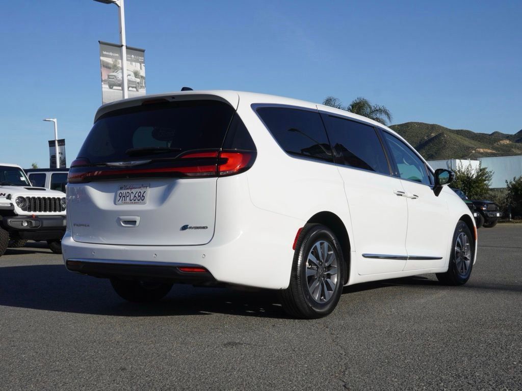 Certified 2023 Chrysler Pacifica Limited image 4