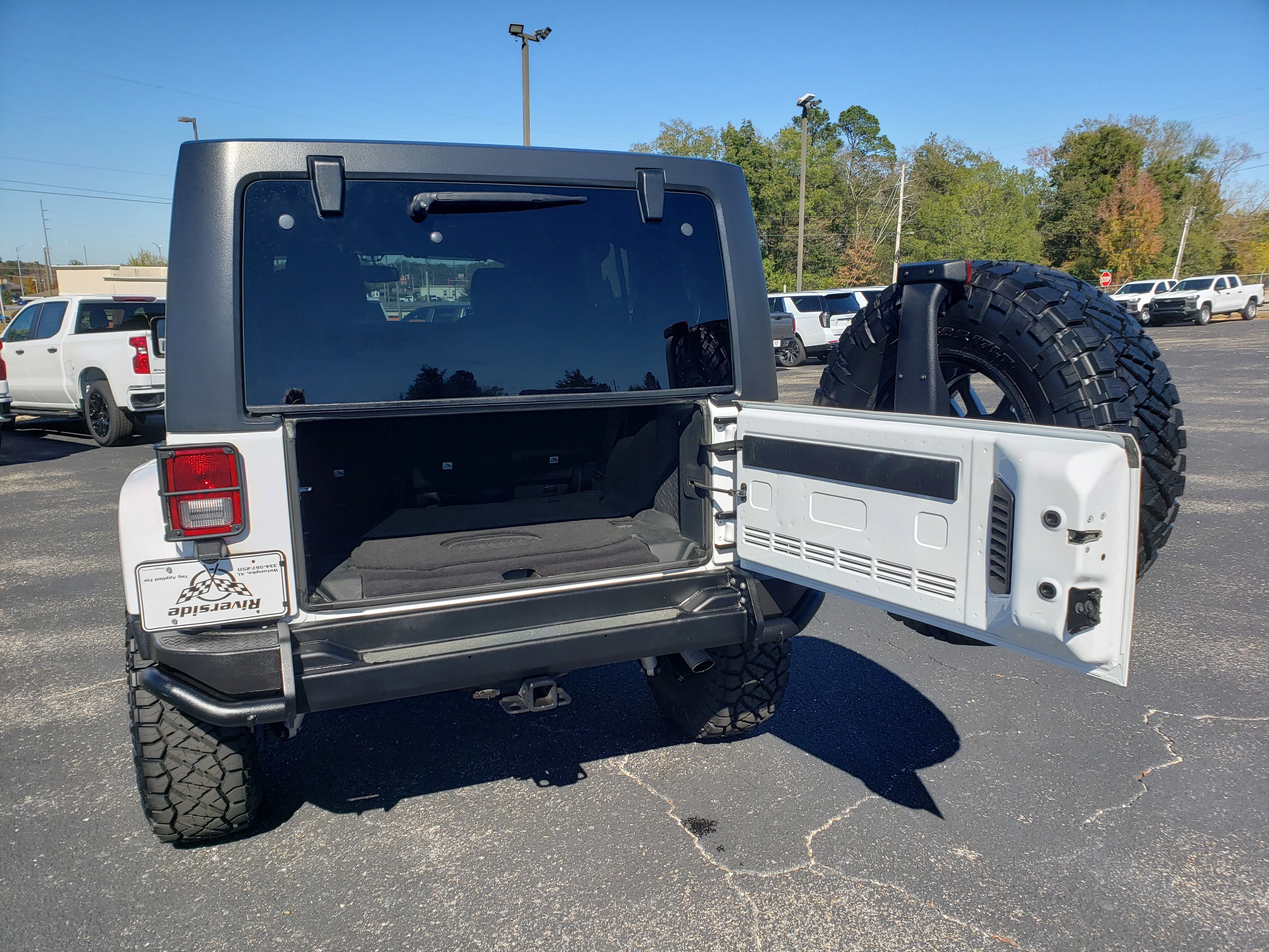 Used 2018 Jeep Wrangler Unlimited Sport image 9