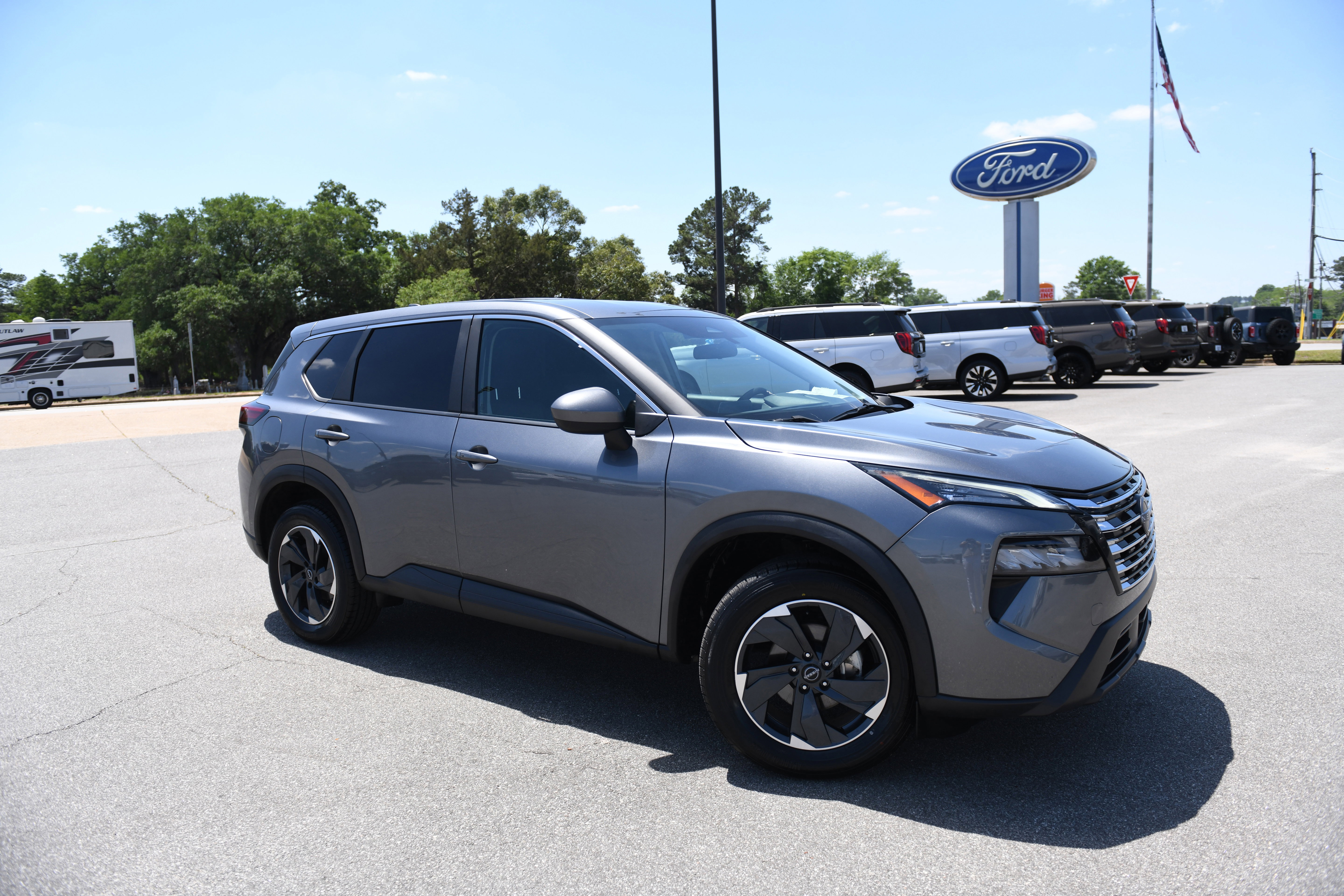 Used 2024 Nissan Rogue SV AWD/4WD image 2