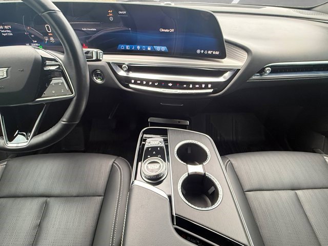 Certified 2024 Cadillac Lyriq Luxury AWD/4WD image 3