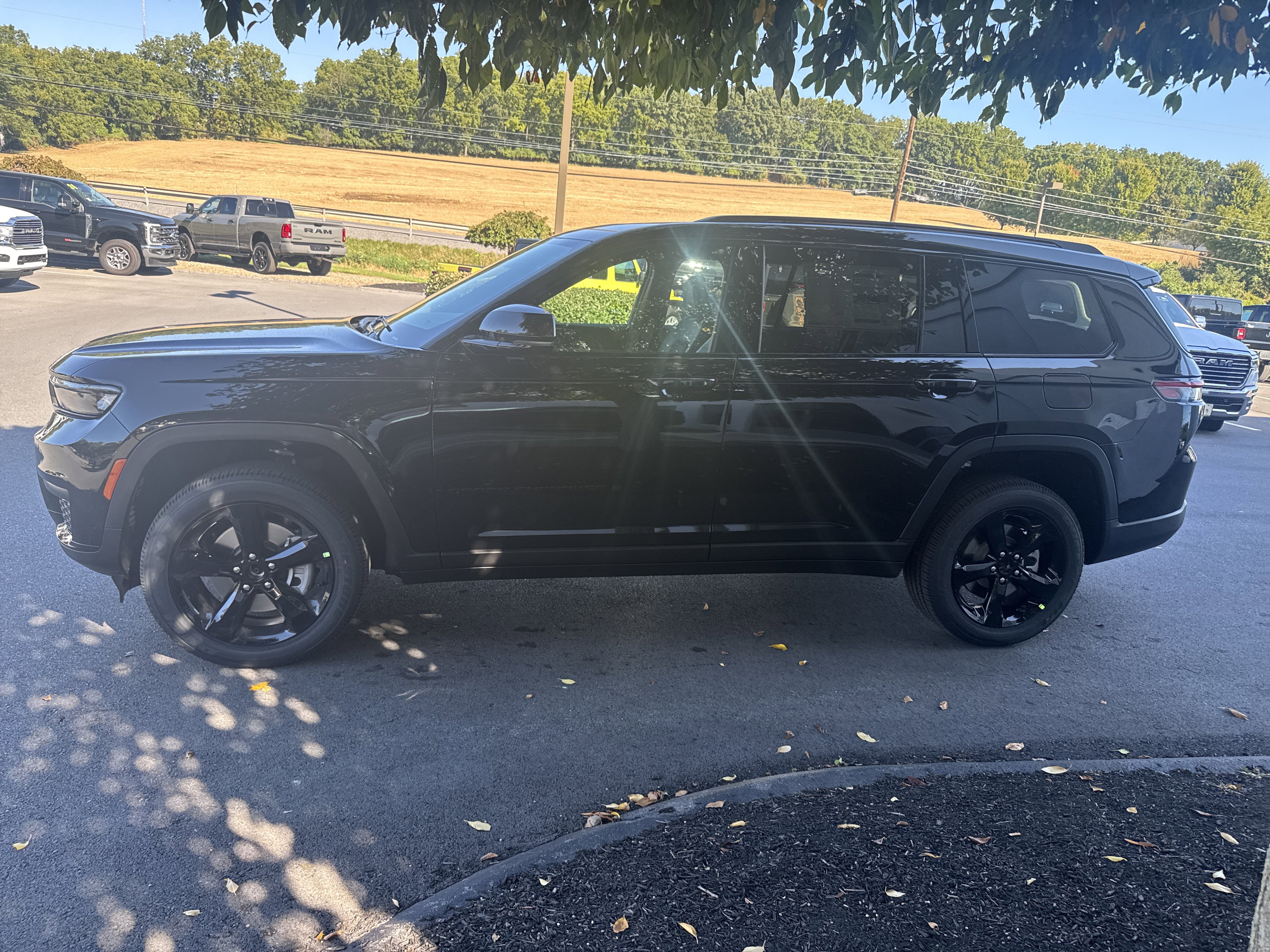 New 2025 Jeep Grand Cherokee L Altitude image 7
