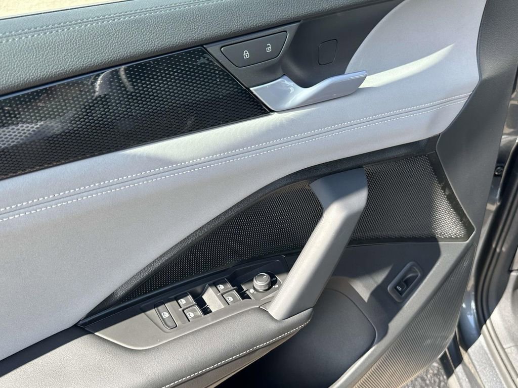 New 2026 Volkswagen Tiguan SE R-Line AWD/4WD image 13