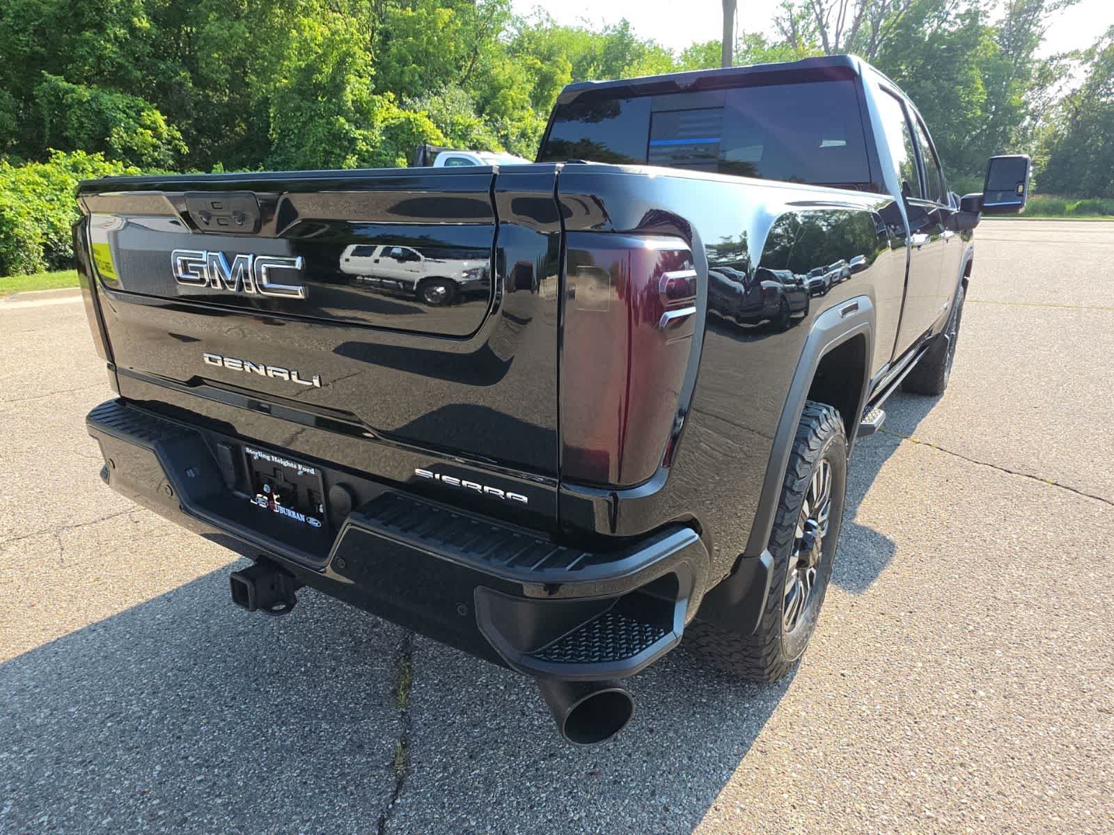 Used 2024 GMC Sierra 3500 Denali Ultimate AWD/4WD image 7