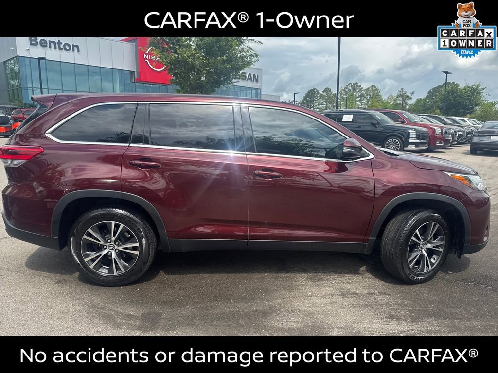 Used 2019 Toyota Highlander LE FWD image 3