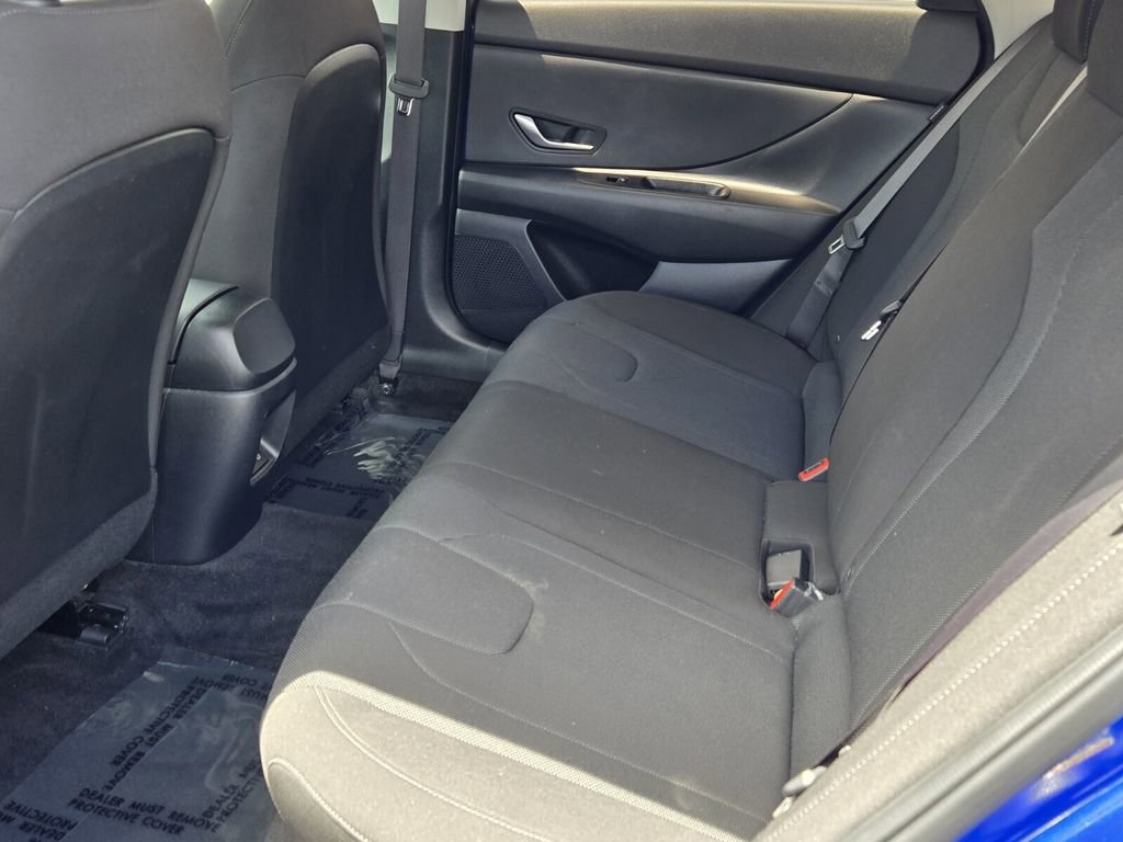 Certified 2025 Hyundai Elantra SE FWD image 11