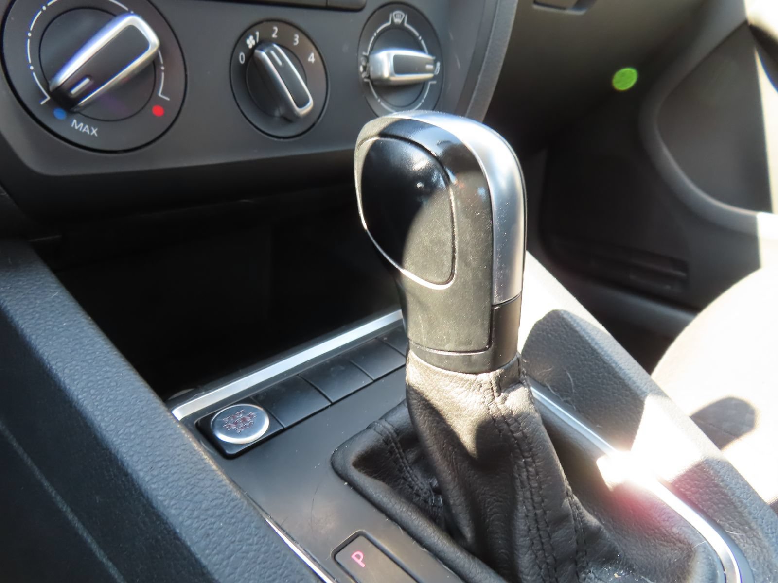 Used 2016 Volkswagen Jetta SE FWD image 25