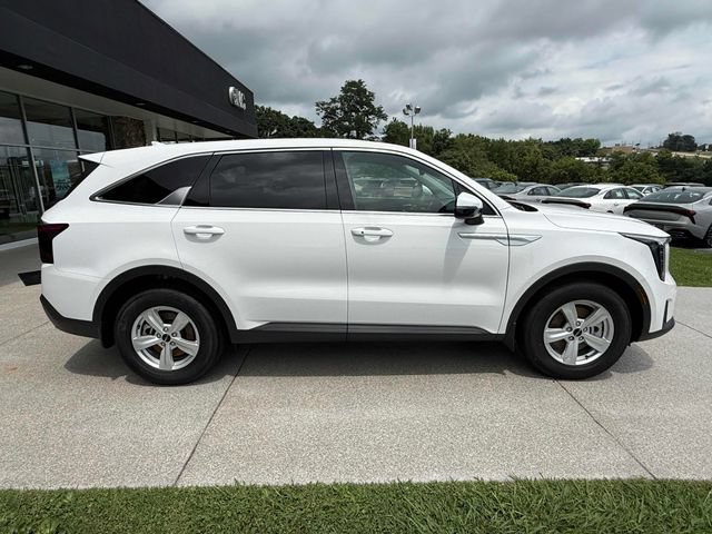 New 2026 Kia Sorento LX FWD image 17