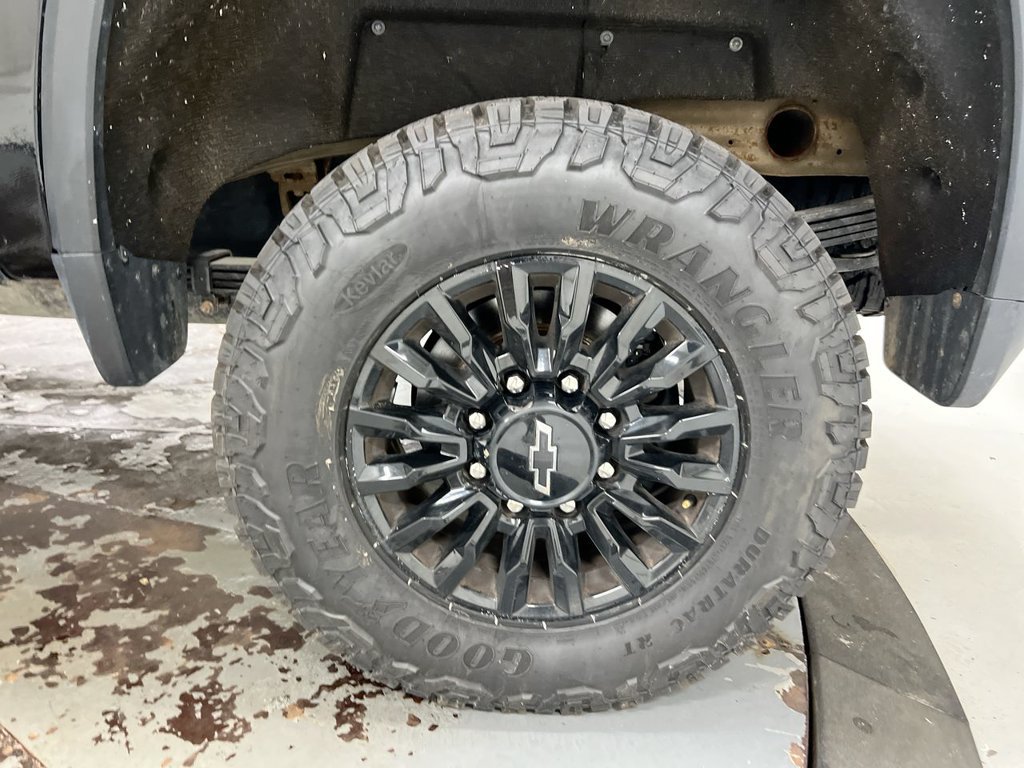 Used 2023 Chevrolet Silverado 2500 LT w/ Midnight Edition AWD/4WD image 26