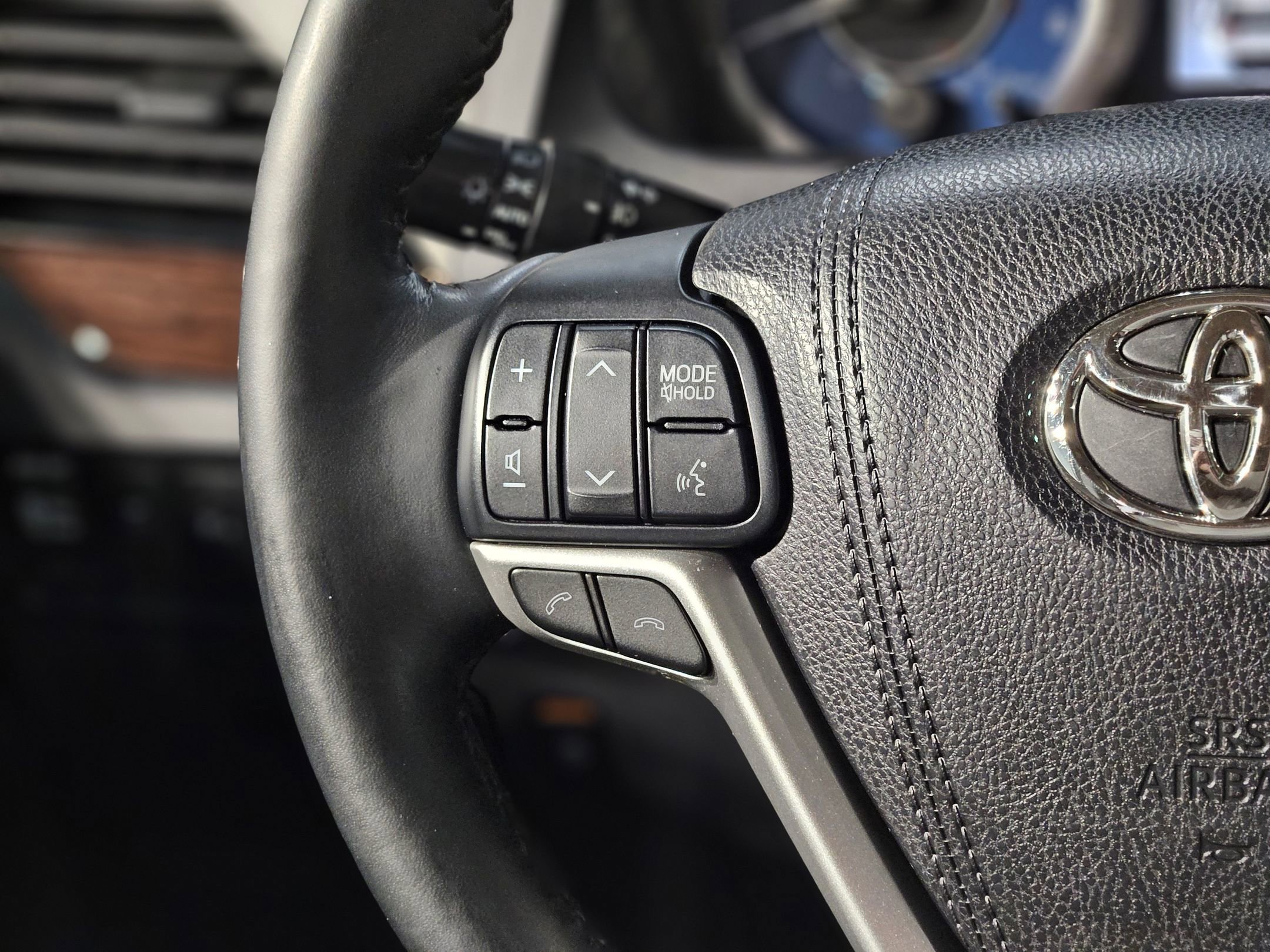 Used 2018 Toyota Sienna Limited image 29