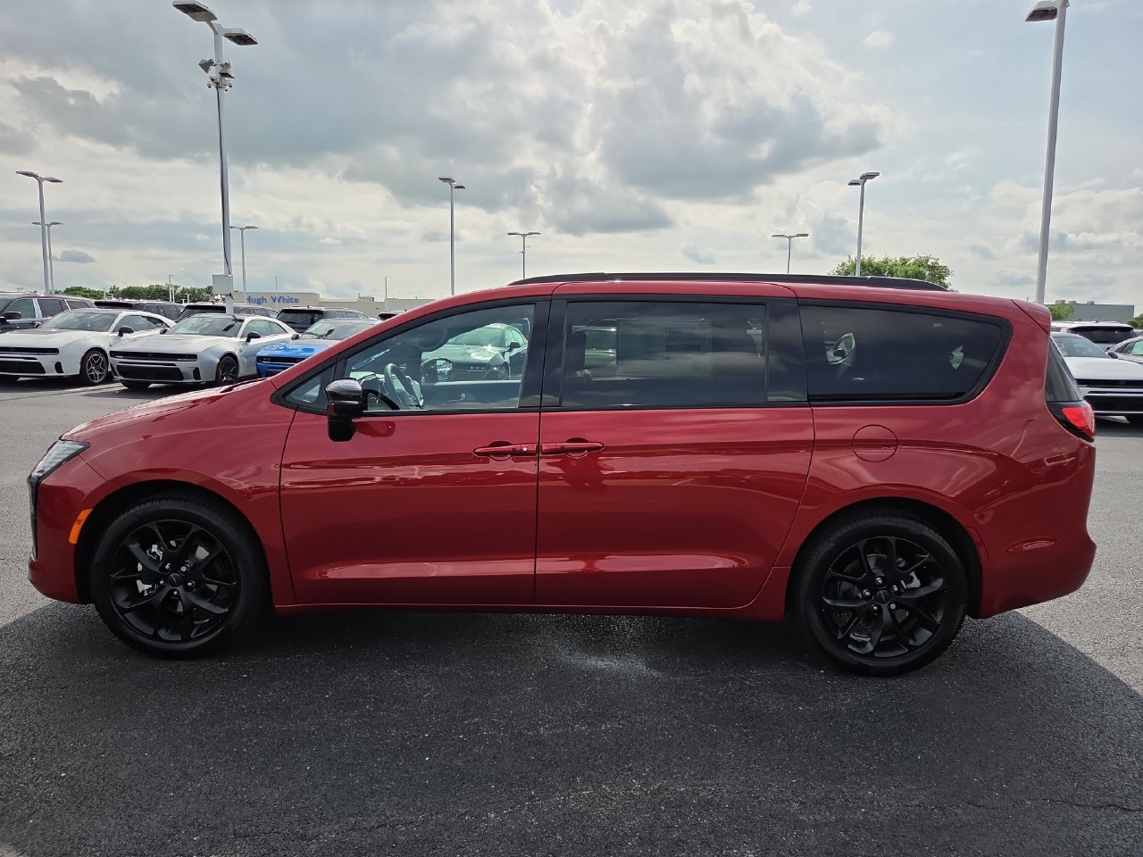New 2027 Chrysler Pacifica Limited w/ Family Tech Group FWD image 4