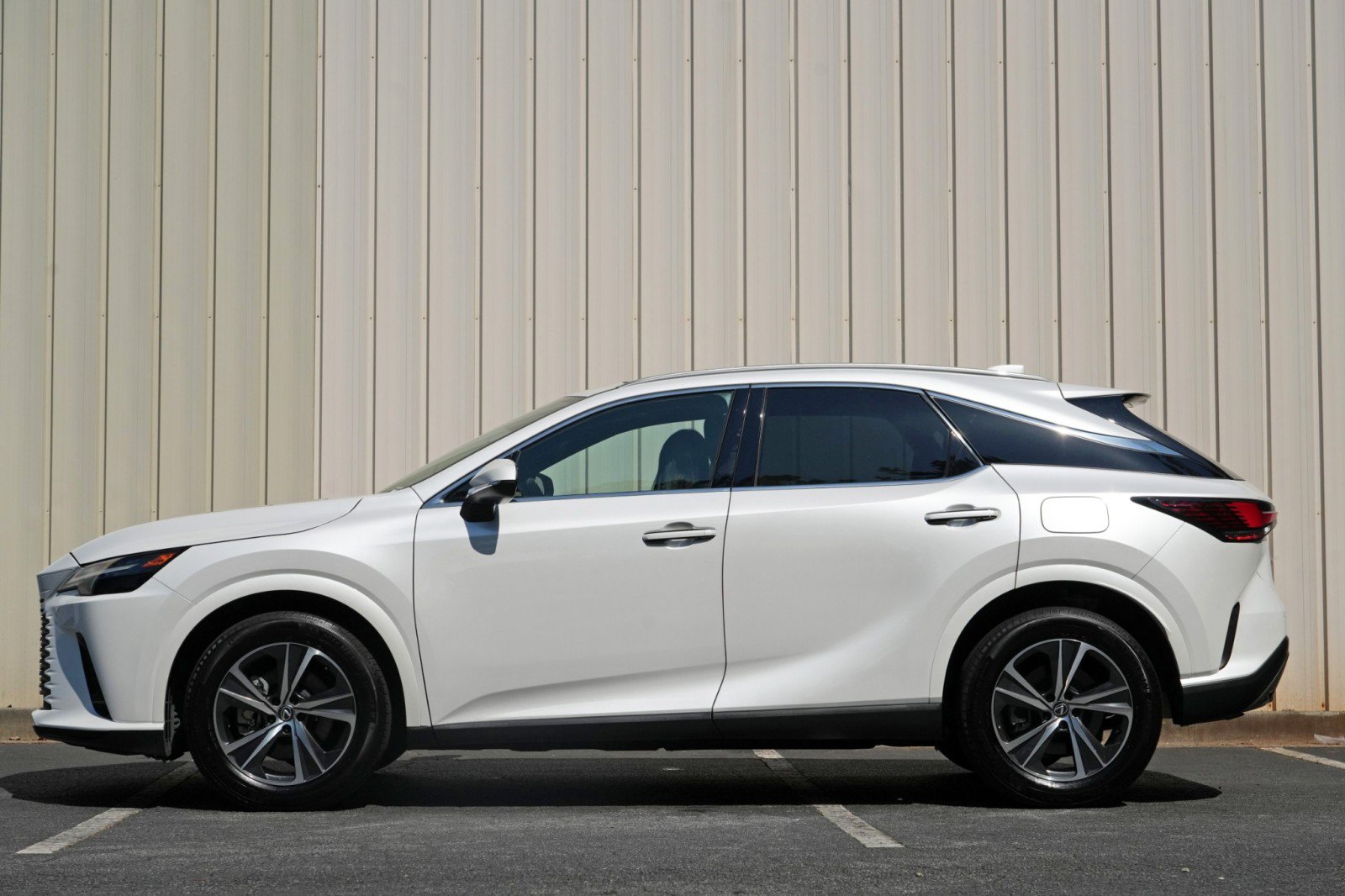 Used 2023 Lexus RX 350h w/ Cold Area Package AWD/4WD image 9