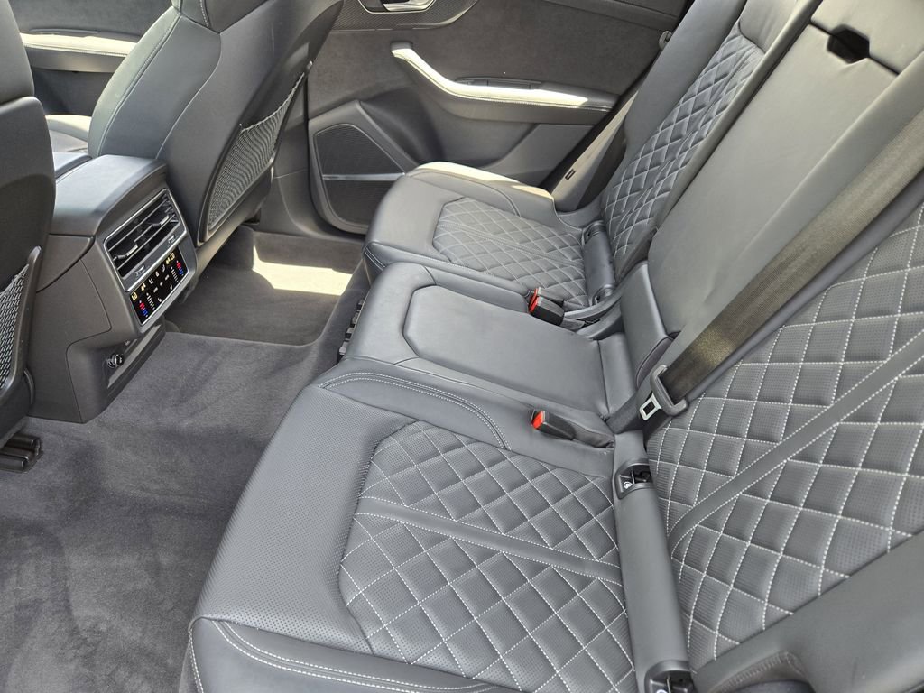 Used 2023 Audi SQ8 Prestige AWD/4WD image 40