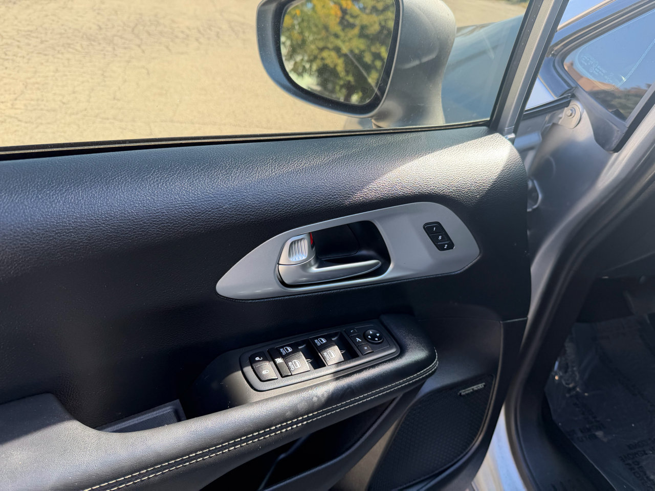 Used 2020 Chrysler Pacifica Limited w/ Advanced Safetytec Group image 12