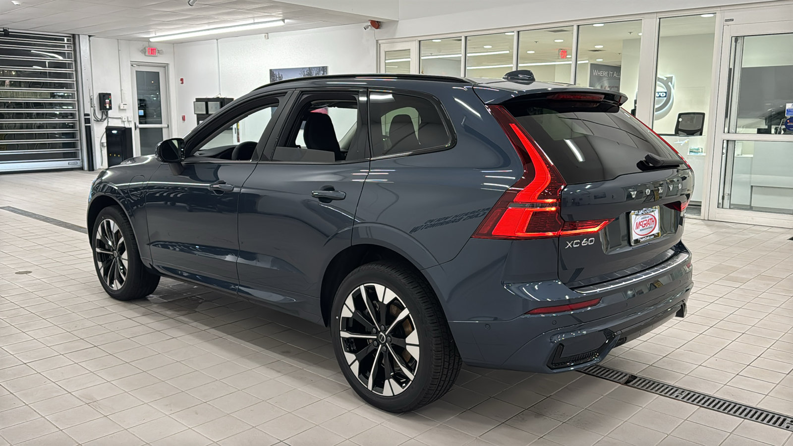 New 2027 Volvo XC60 T8 Plus AWD/4WD image 7