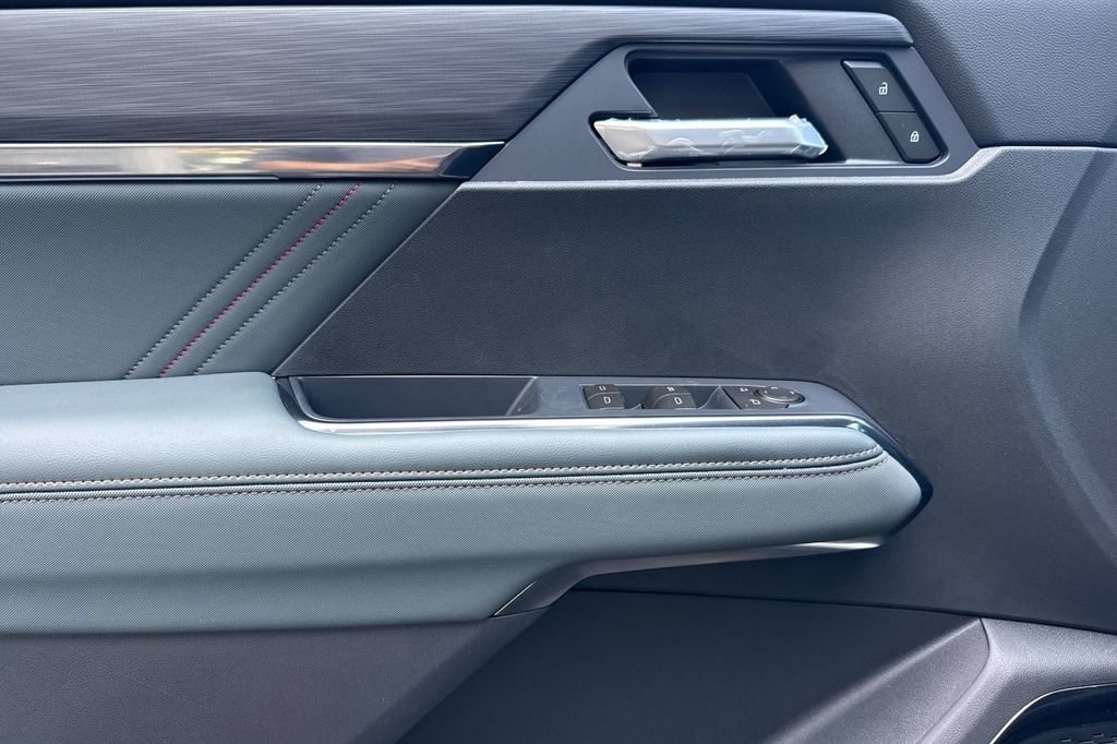 New 2027 GMC Acadia AT4 w/ Luxury Package AWD/4WD image 13