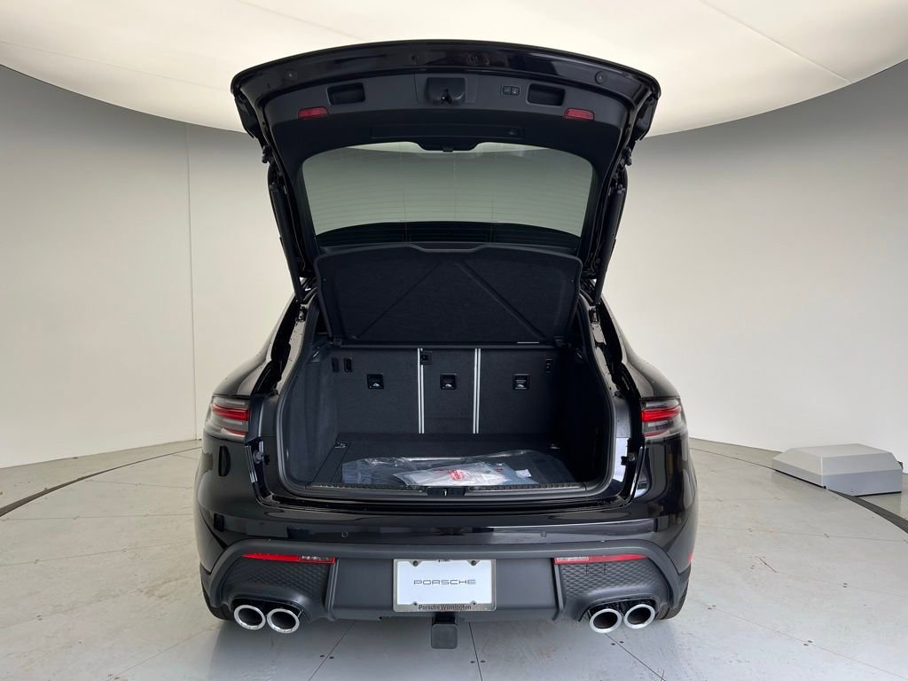 Used 2025 Porsche Macan image 20