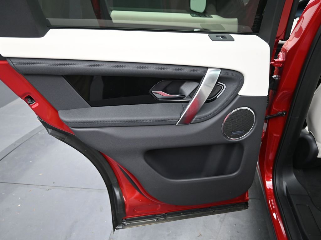 Used 2025 Land Rover Discovery Sport S image 16