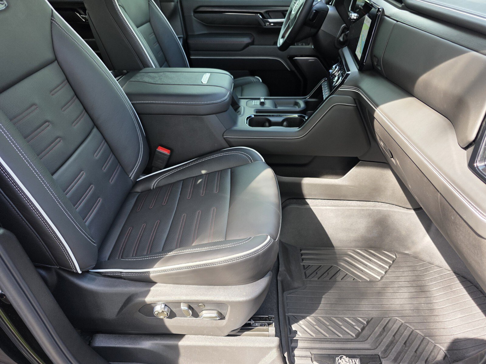 Used 2025 GMC Sierra 2500 AT4X w/ AT4X AEV Edition AWD/4WD image 3