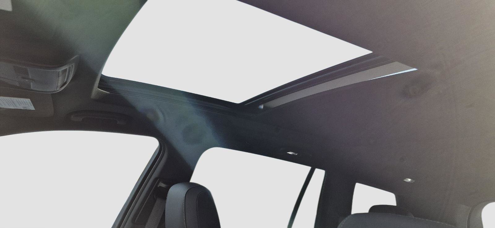 Certified 2025 Cadillac XT6 Sport w/ LPO, Floor Liner Package AWD/4WD image 10