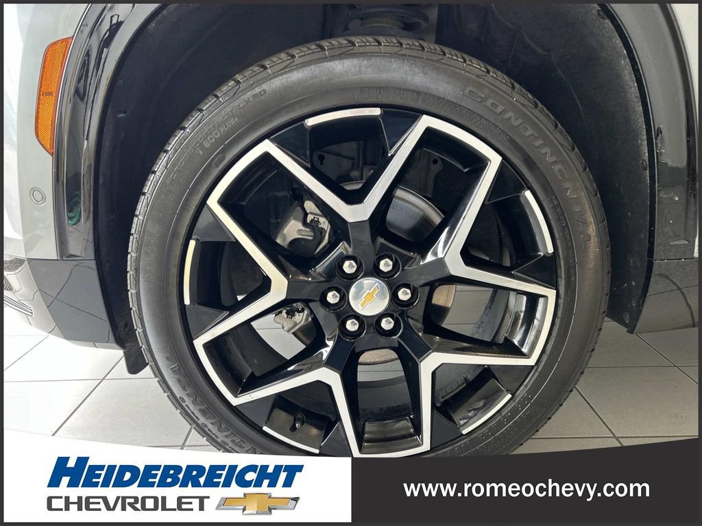 Used 2025 Chevrolet Traverse High Country w/ LPO, Floor Liner Package AWD/4WD image 7