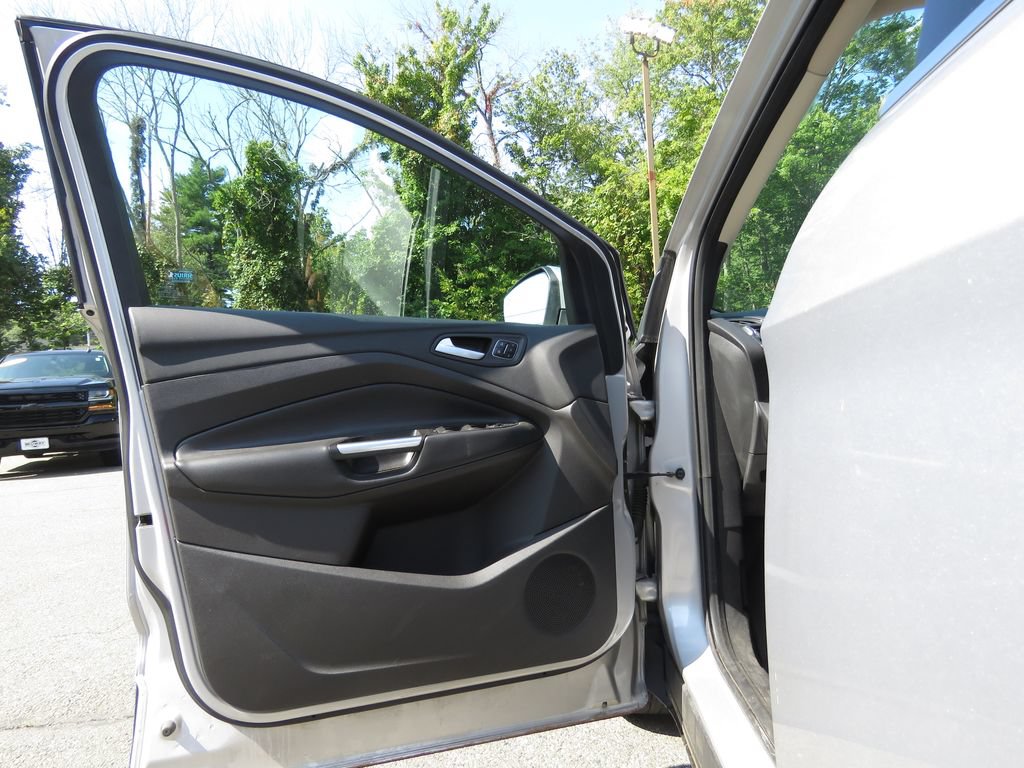 Used 2017 Ford Escape Titanium w/ Equipment Group 301A AWD/4WD image 9