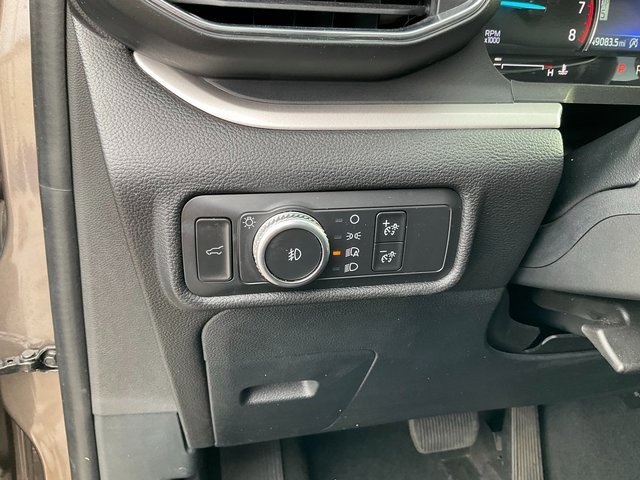 Used 2021 Ford Explorer XLT w/ Equipment Group 202A image 9