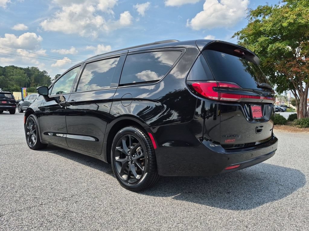 Used 2025 Chrysler Pacifica Limited FWD image 5