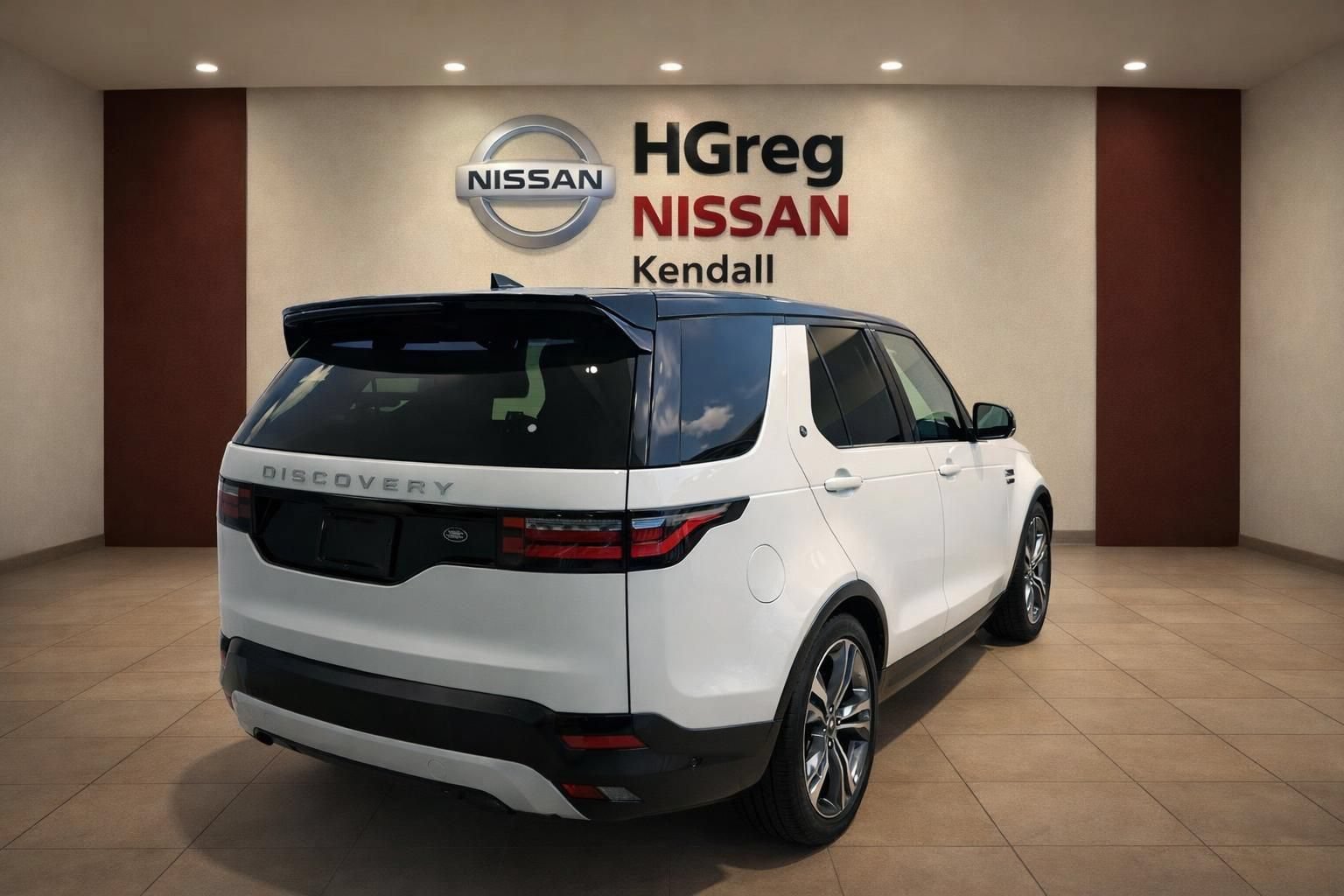 Used 2021 Land Rover Discovery S R-Dynamic AWD/4WD image 2