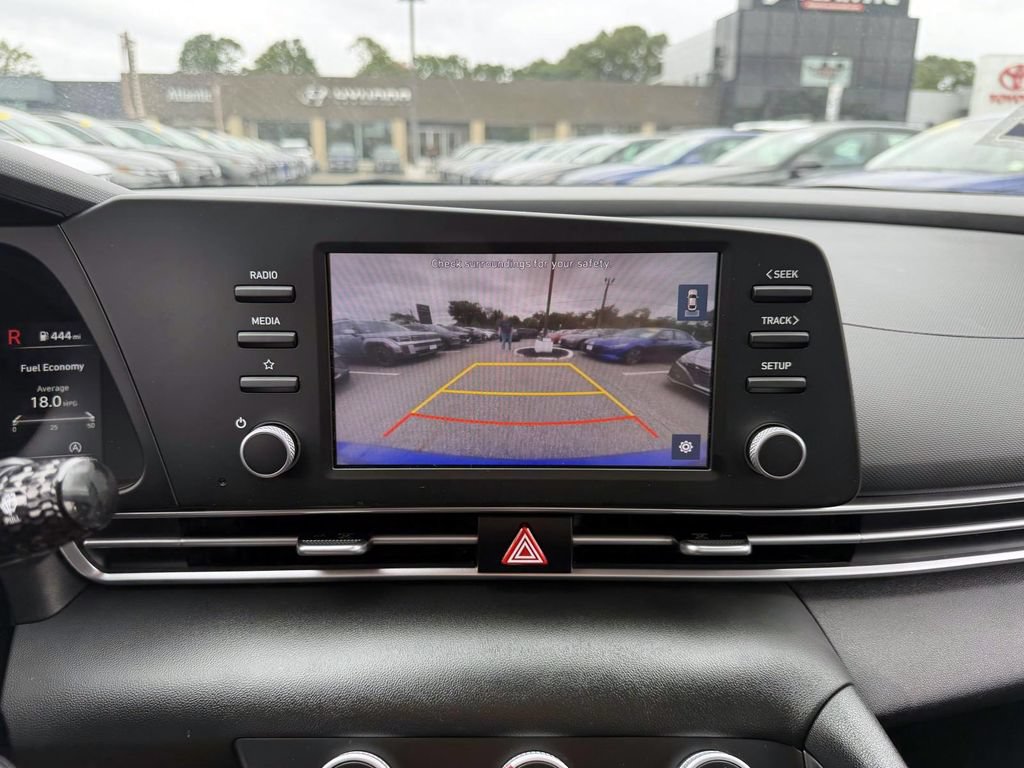 Certified 2023 Hyundai Elantra SE FWD image 23