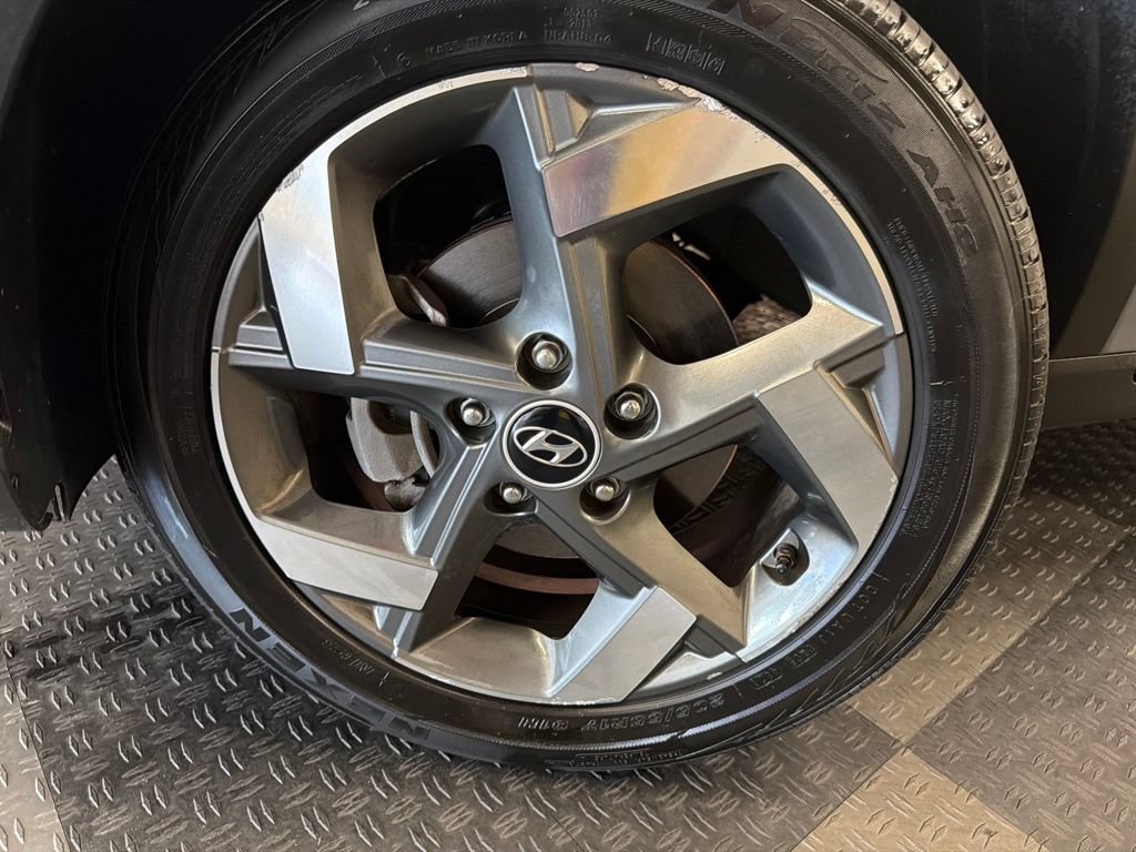 Used 2022 Hyundai Venue Limited FWD image 4