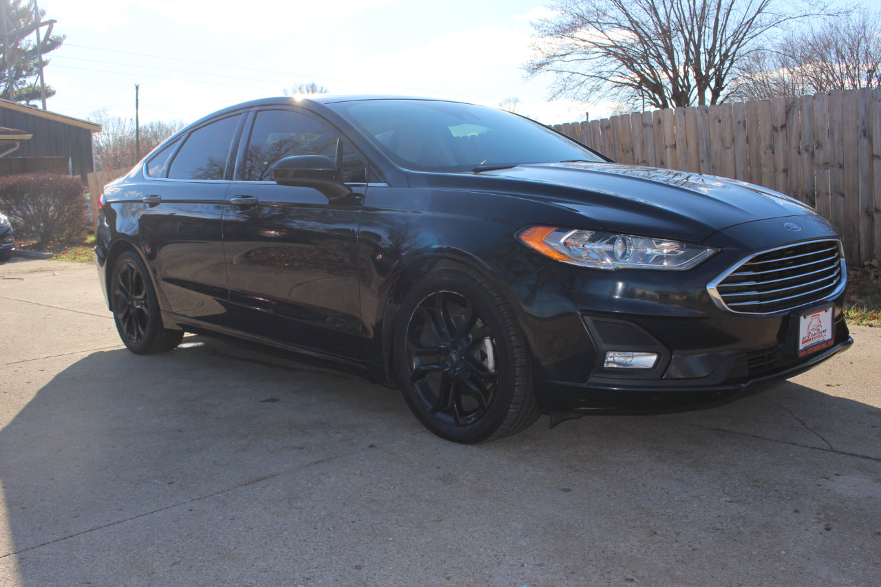 Used 2020 Ford Fusion SE w/ Equipment Group 151A image 2