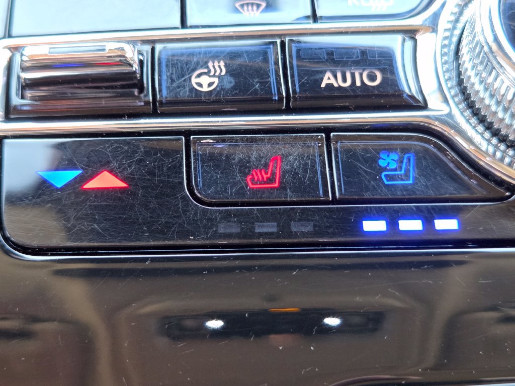 Used 2022 Lincoln Corsair AWD w/ Premium Package image 8