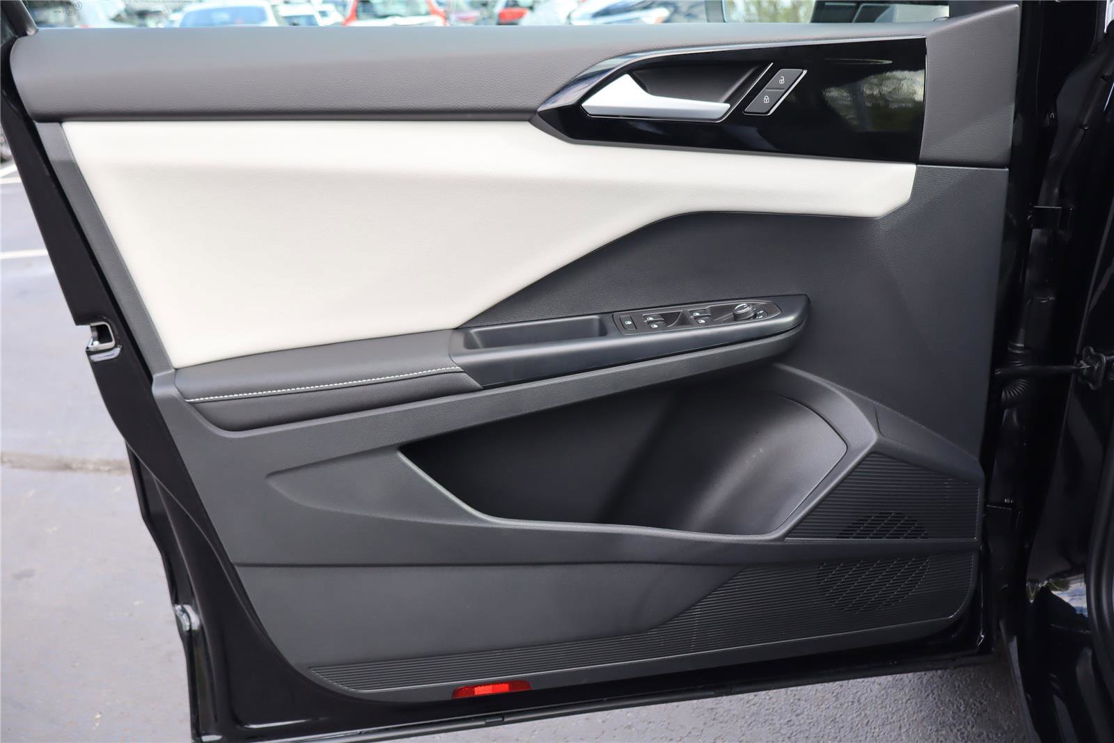 Certified 2025 Volkswagen Taos S image 13