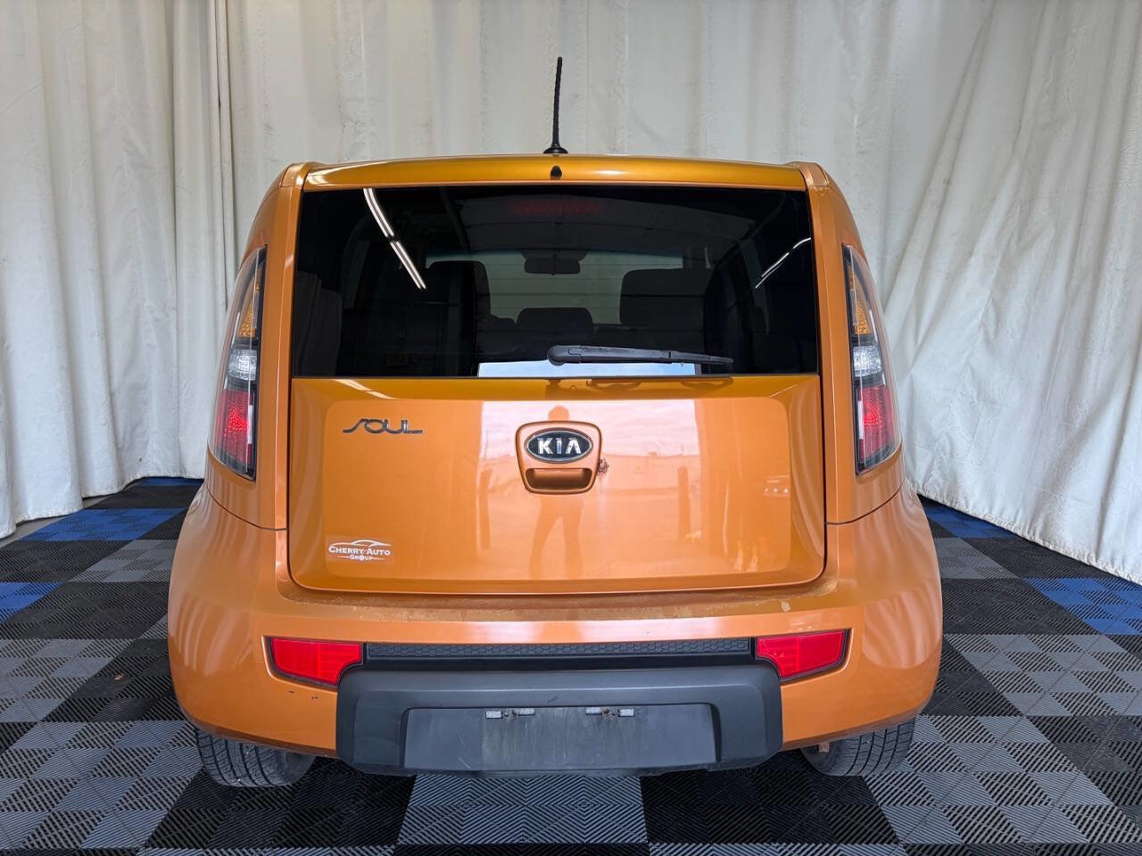 Used 2011 Kia Soul + FWD image 7