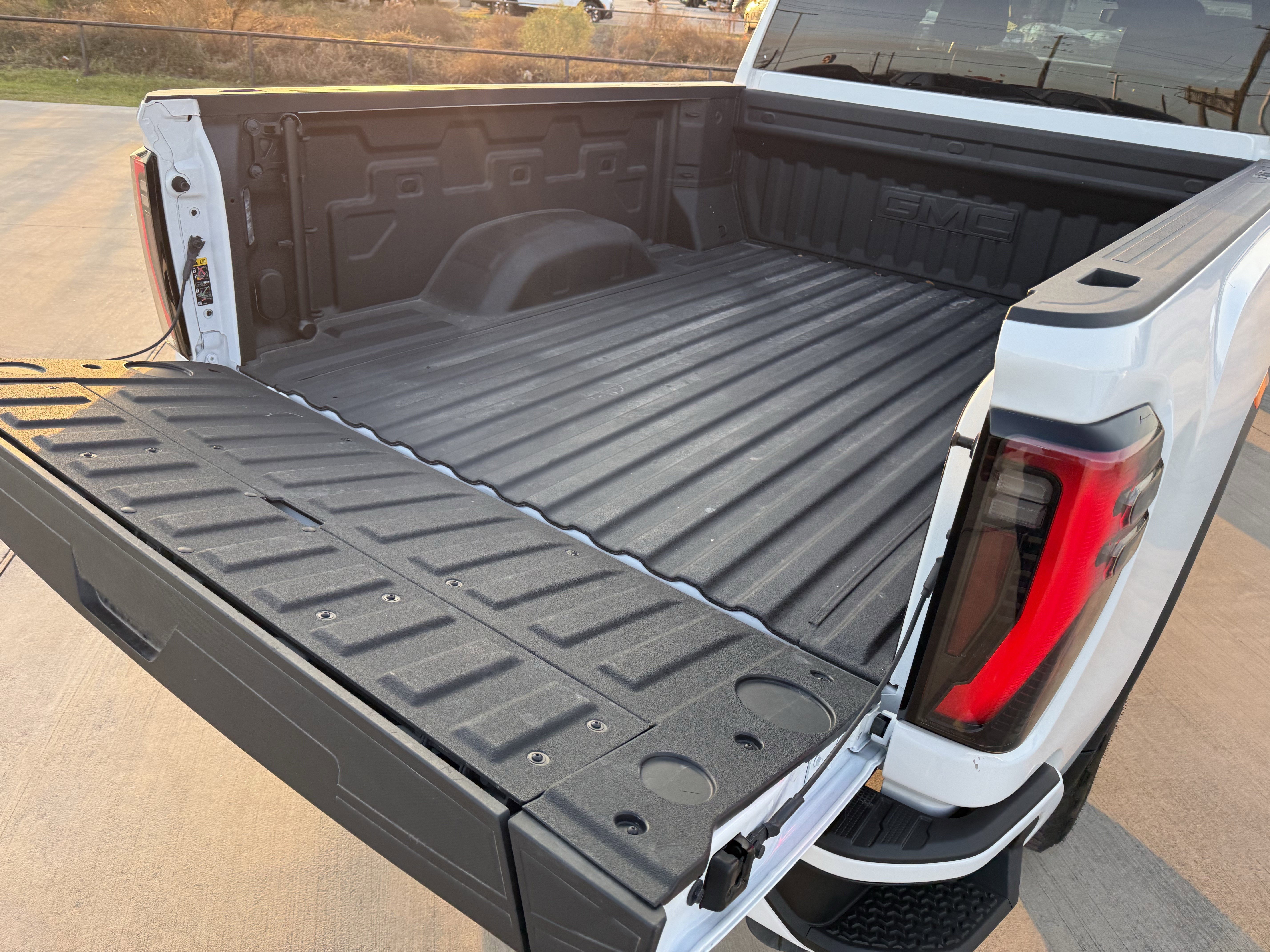 Used 2025 GMC Sierra 2500 AT4 image 30