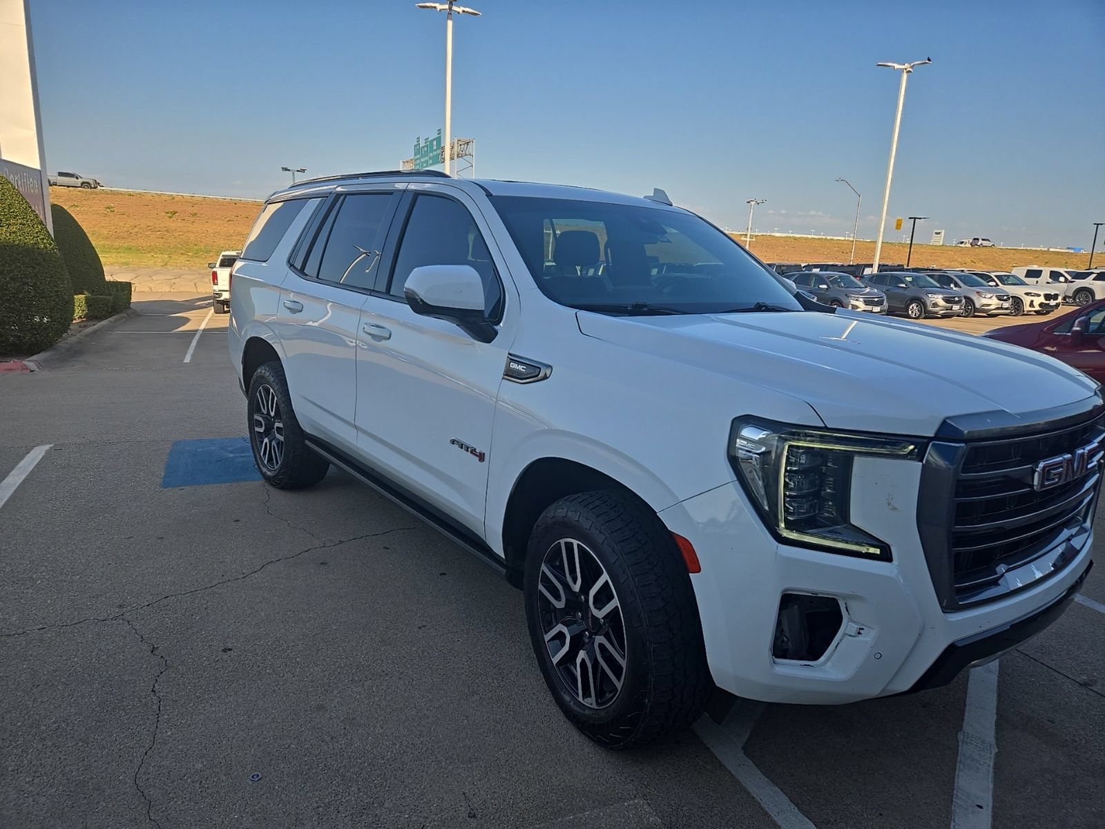 Used 2023 GMC Yukon AT4 AWD/4WD image 8