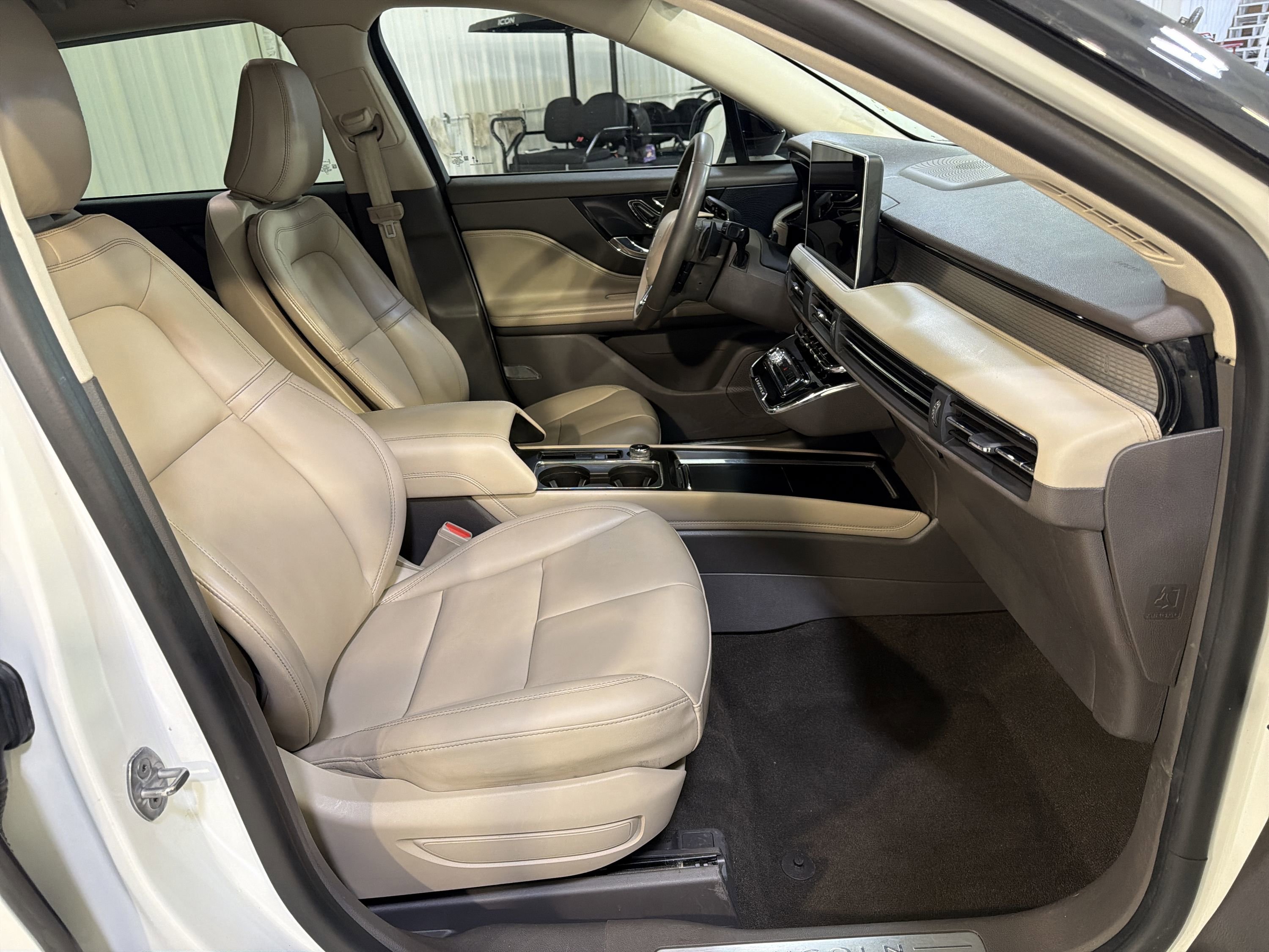 Used 2023 Lincoln Corsair FWD image 28