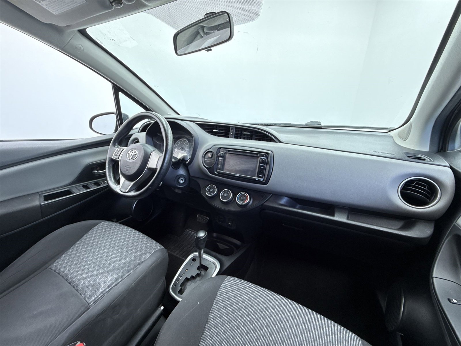 Used 2015 Toyota Yaris LE image 16