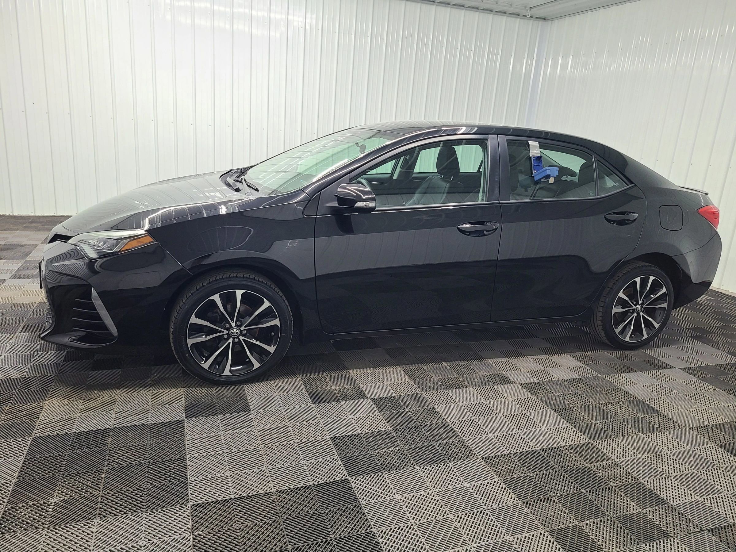 Used 2018 Toyota Corolla SE FWD image 8