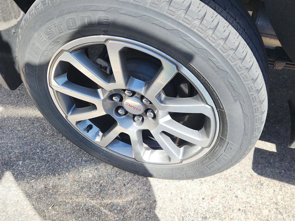 Used 2018 GMC Canyon Denali image 3