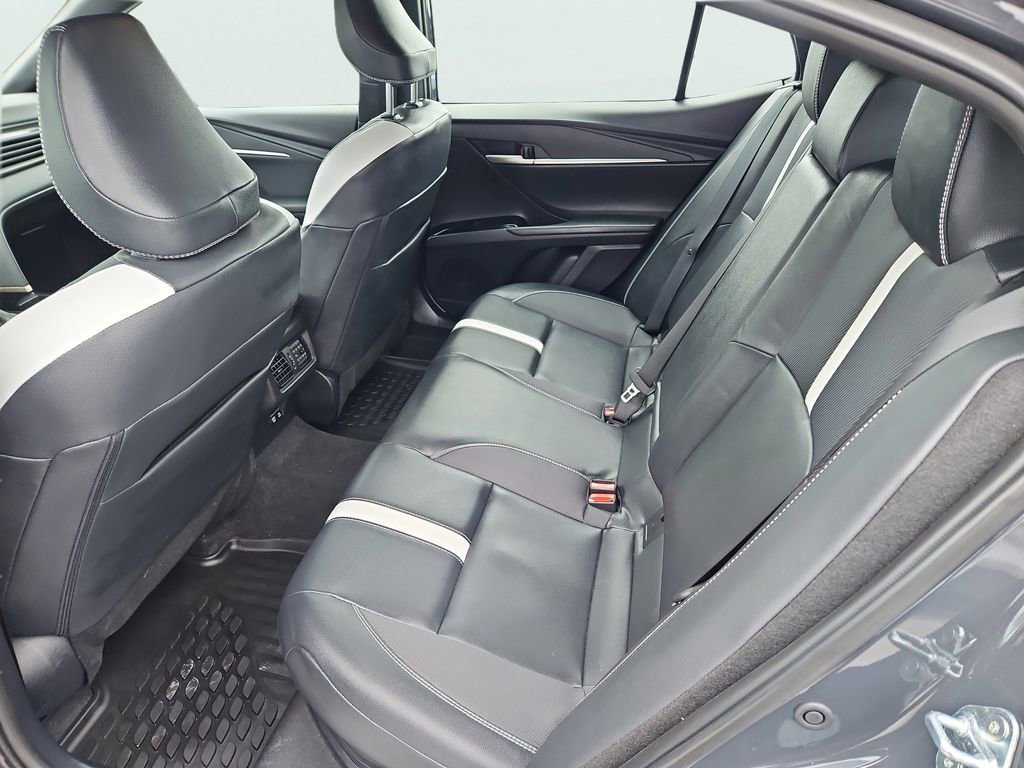 Used 2025 Toyota Camry SE w/ Convenience Package image 32
