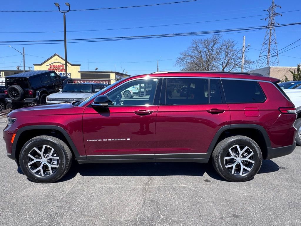 Used 2025 Jeep Grand Cherokee L Limited w/ Luxury Tech Group II AWD/4WD image 4