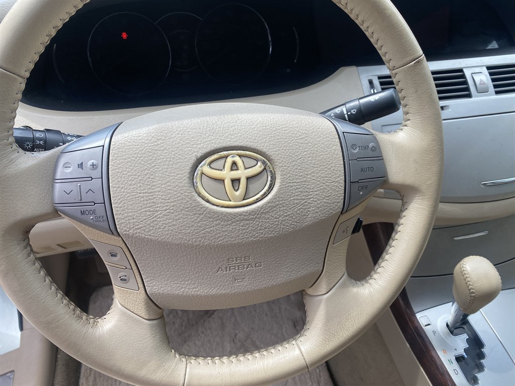 Used 2009 Toyota Avalon XLS FWD image 18
