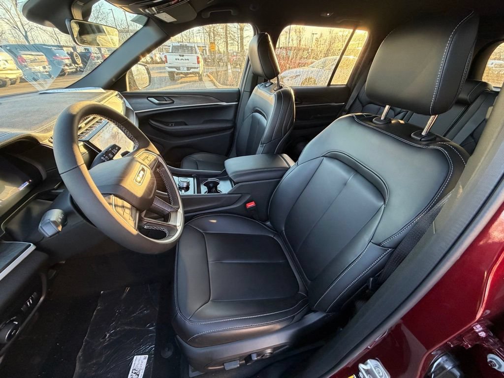 New 2025 Jeep Grand Cherokee Limited w/ Black Appearance Package AWD/4WD image 15