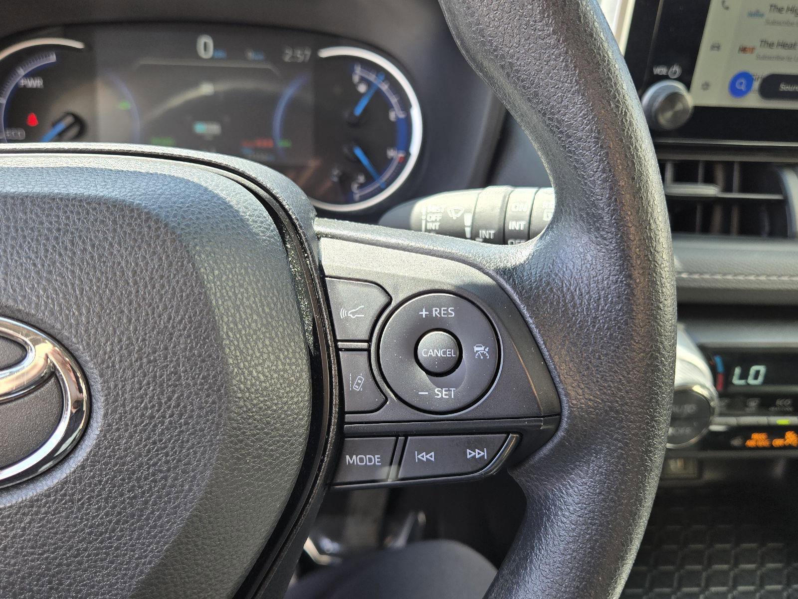 Used 2025 Toyota RAV4 XLE AWD/4WD image 27