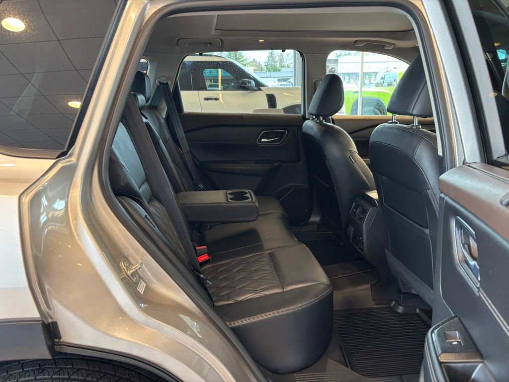 Used 2021 Nissan Rogue Platinum image 30