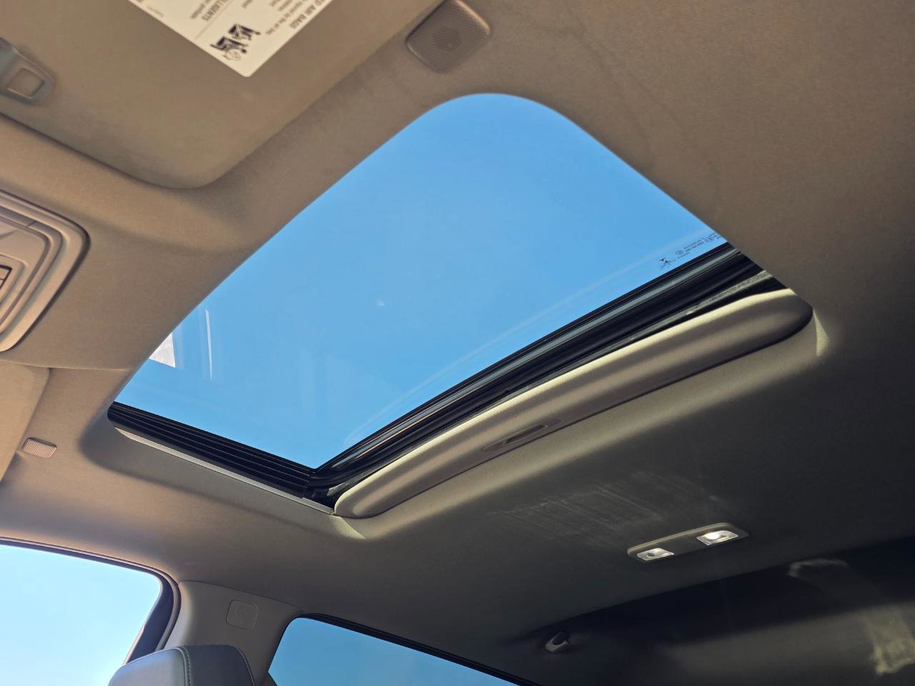 Used 2022 Chevrolet Silverado 1500 LTZ w/ LTZ Premium Package image 3